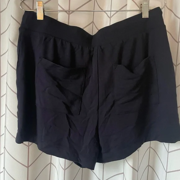 NWT Women's Lou & Grey Signature Soft Navy Blue Shorts - Picture 2 of 3